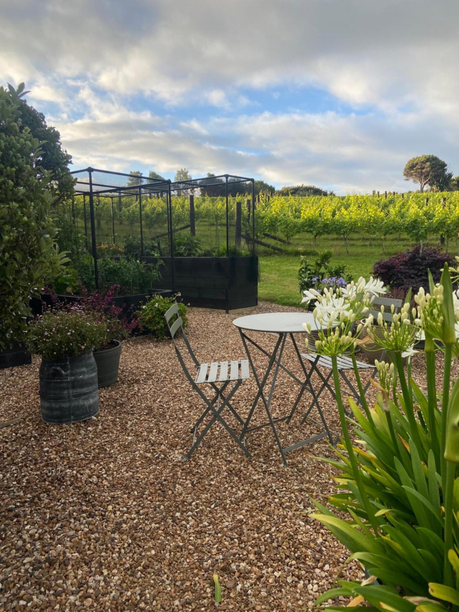 La Bodega Waiheke Island Hotel Surfdale Exterior photo