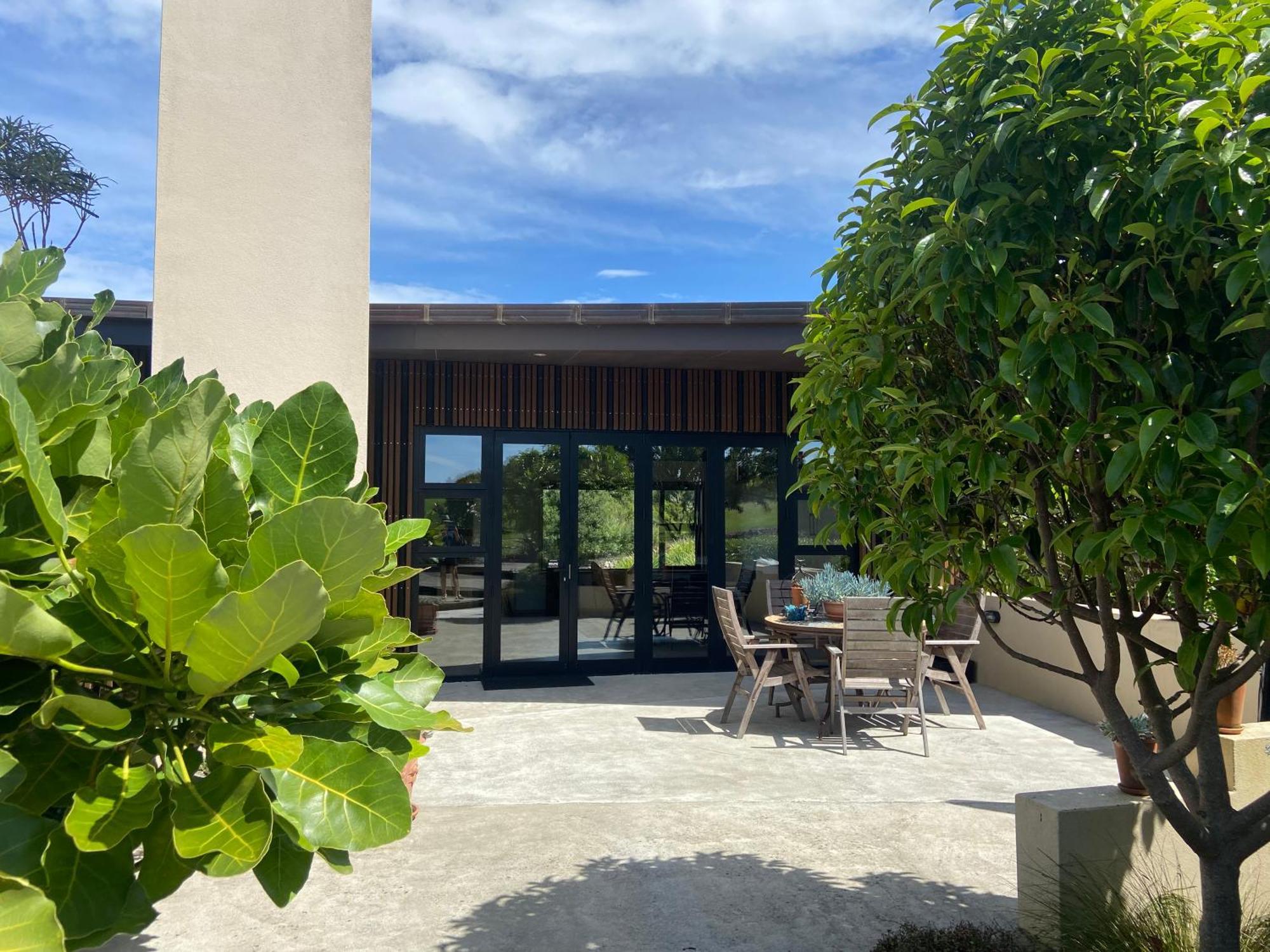 La Bodega Waiheke Island Hotel Surfdale Exterior photo